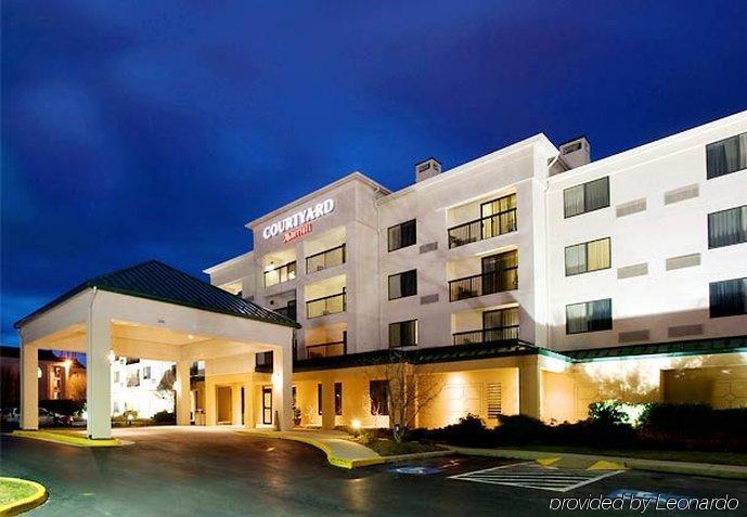 Courtyard Harrisonburg Hotel Exterior foto