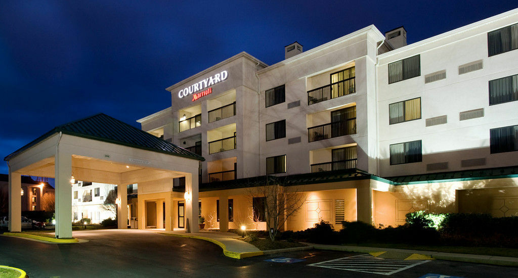 Courtyard Harrisonburg Hotel Exterior foto